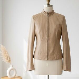 Danier| Beige Italian Leather Moto Jacket Arm Zippers Made in Canada Sz XS